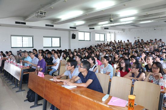 9499www威尼斯（会硕中心）2015级硕士研究生开学典礼隆重举办