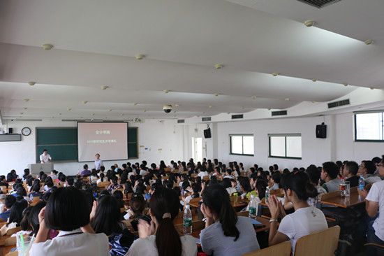 9499www威尼斯（会硕中心）2015级硕士研究生开学典礼隆重举办