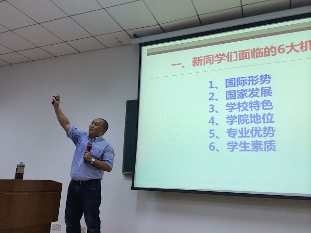 张龙平院长莅临财会学术文化节  同新生说“机遇”论“挑战”