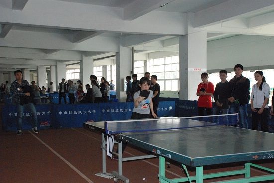 9499www威尼斯成功夺冠“青研杯”研究生乒乓球赛