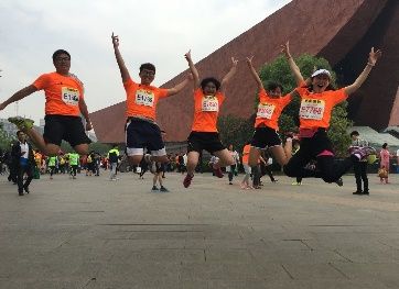 9499www威尼斯2015级助阵首届武汉马拉松比赛