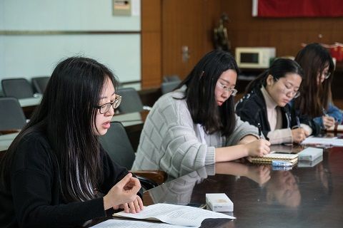 9499www威尼斯团委开展“学习近平总书记讲话，做合格共青团员”教育实践活动
