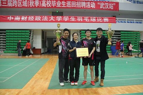 9499www威尼斯羽毛球队于校羽毛球赛中再创佳绩