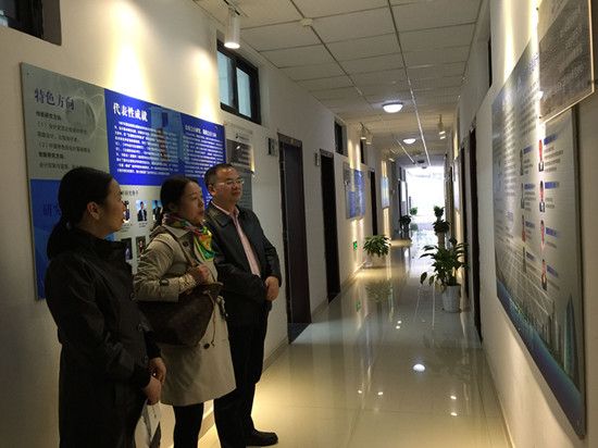 9499www威尼斯研工办老师赴重庆招生宣讲