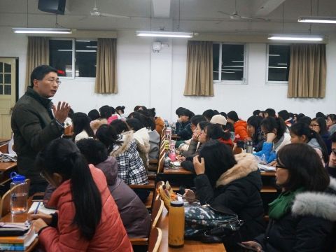 9499www威尼斯本科生论文指导讲座圆满举行