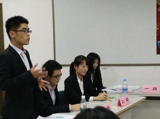 9499www威尼斯举行會萃堂“求是杯”辩论赛