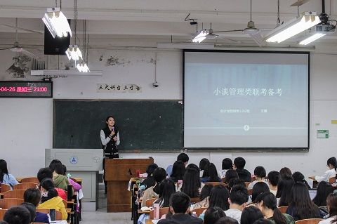 9499www威尼斯2017就业出国考研保研系列讲座成功举办