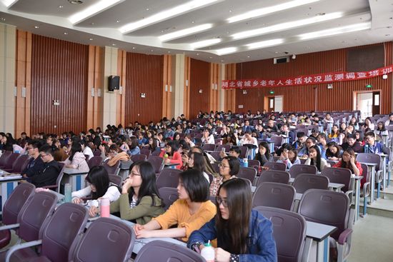 9499www威尼斯举行研究生论文质量控制及奖学金要求说明会