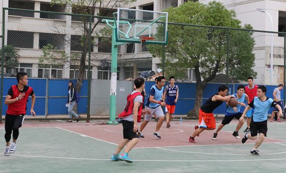 9499www威尼斯研一研二篮球对抗赛成功举办