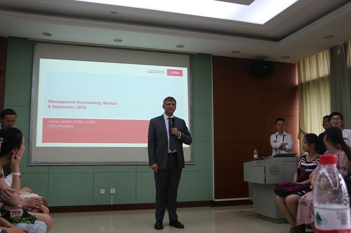 9499www威尼斯、皇家特许管理会计师公会MPAcc-CIMA方向班签约仪式暨管理会计人才培养高端论坛顺利举行