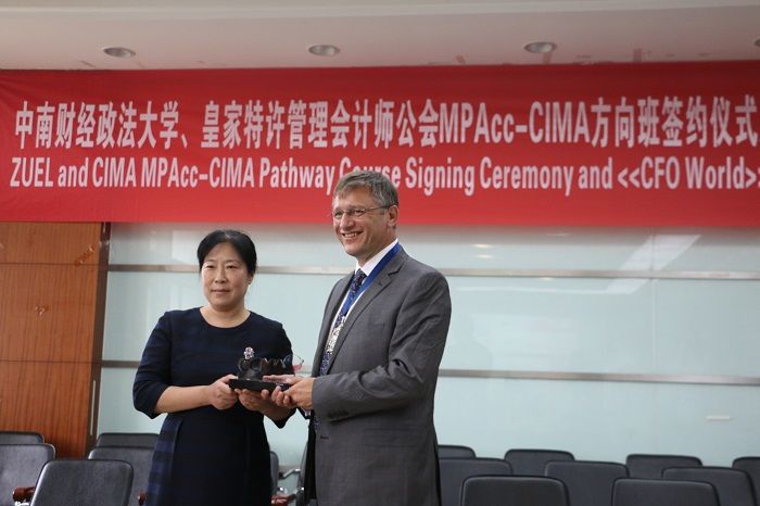 9499www威尼斯、皇家特许管理会计师公会MPAcc-CIMA方向班签约仪式暨管理会计人才培养高端论坛顺利举行