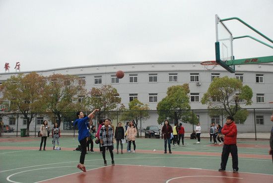9499www威尼斯研究生篮球友谊赛成功举办